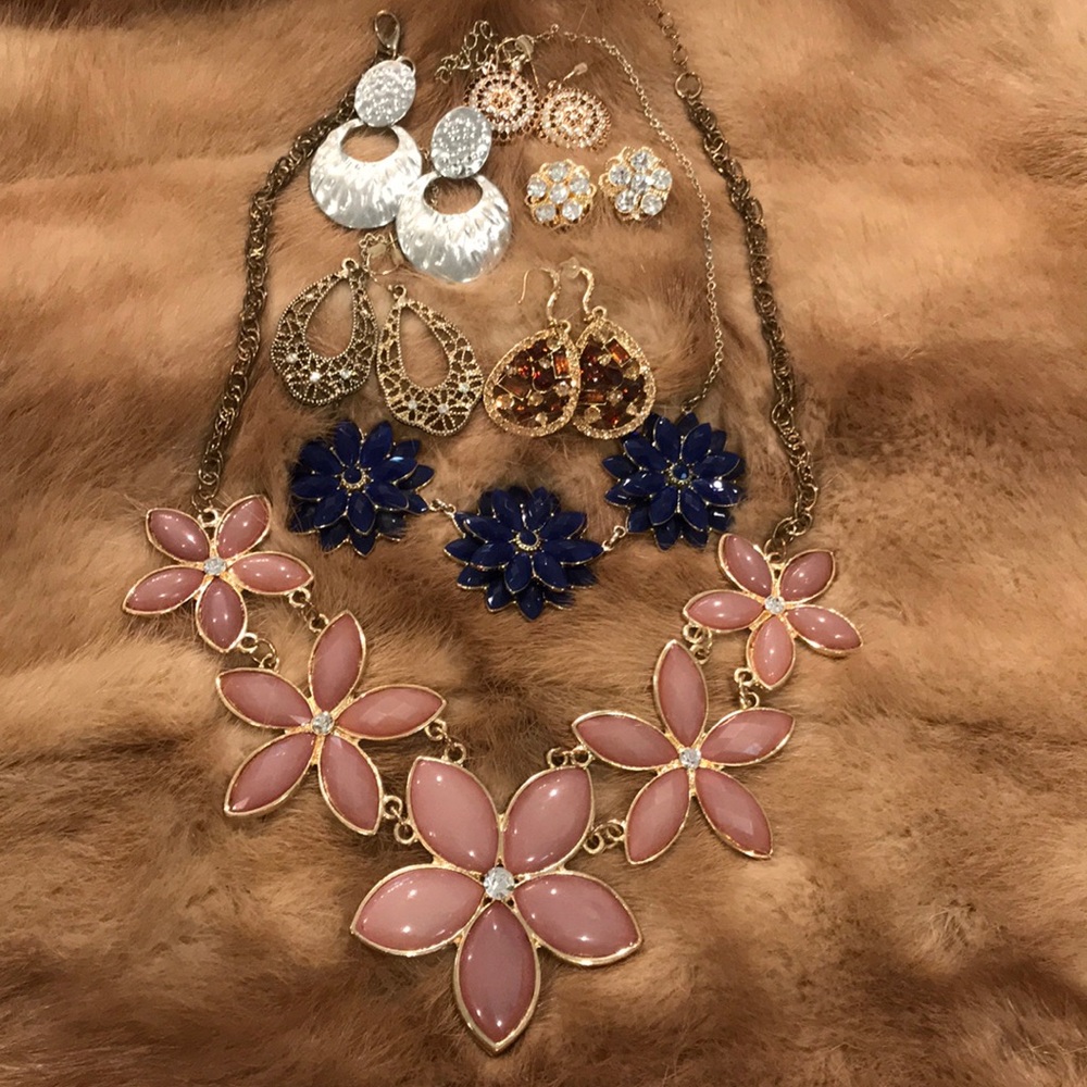 Lot of jewelry